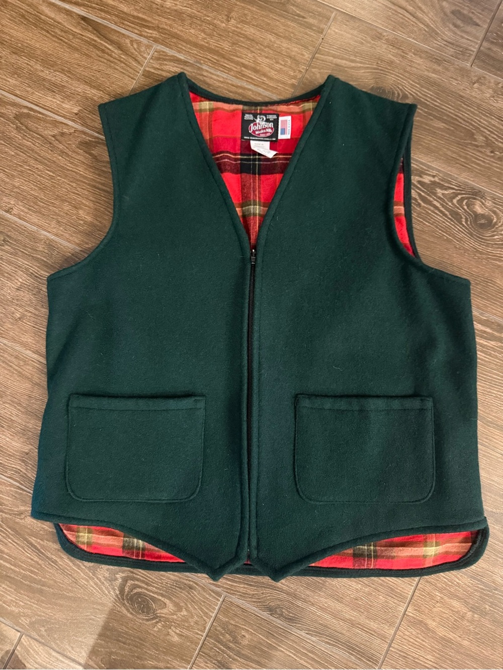 Johnson Woolen Mills Vest Wool Outdoor Hunting Mens SZ L USA Made Tartan Plaid